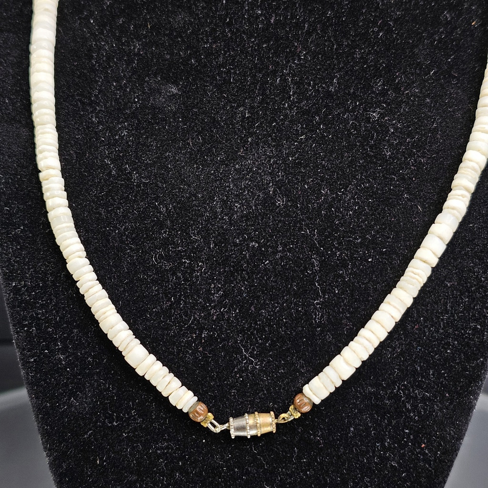 Vintage Authentic Southwest Graduated Puka Shell Necklace With Turquoise Stones - Picture 6 of 8